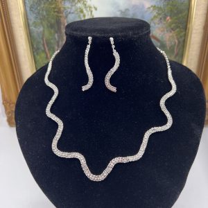 Beautiful wedding set with Gemstones