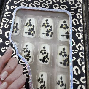 False Nails Stick on with Design