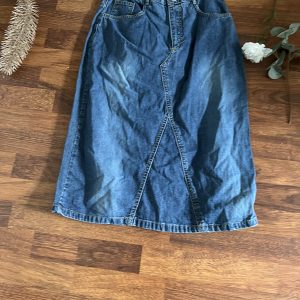 Ladies jean skirt with pockets back and front size 12