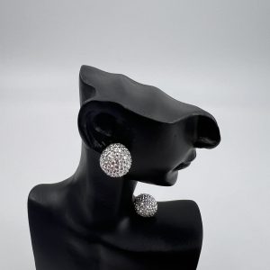 Round stud earrings