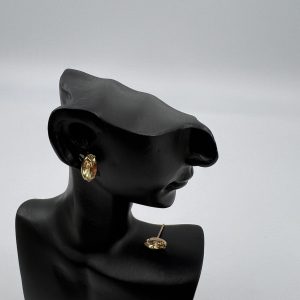 Oval shaped stud earrings