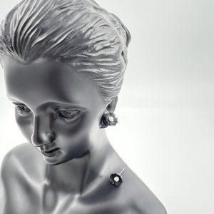 Floral stud earrings