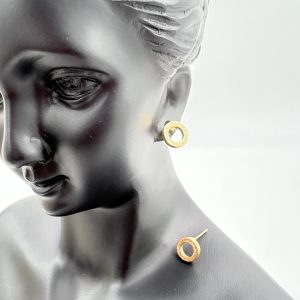 Circular stud earrings