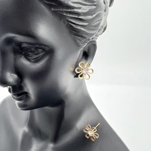 Floral Design stud earrings