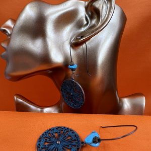 Metal design vintage style hoop earrings