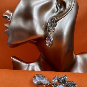 Pear drop design and leaf fixing with gemstones earrings