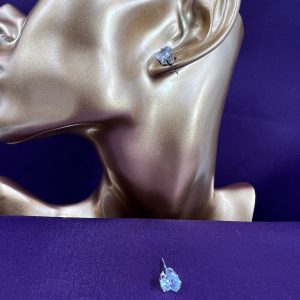 Stud earrings with gemstone centre