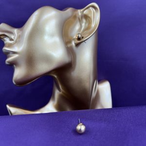 Ball shaped stud earrings colour yellow gold