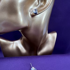 Stud earrings with gemstone centre