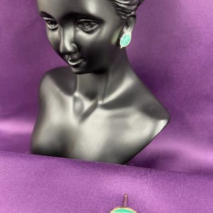 Leaf design stud earrings colour green metal with yellow gold