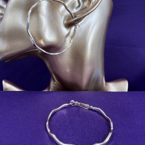 Large hoop earrings wave design
