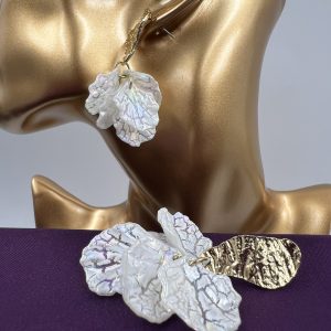 Shell design cluster earrings set with yellow gold fixing