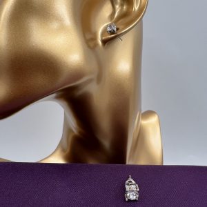 Stud earrings with gemstone