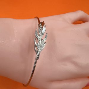 Bangle with leaf design