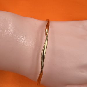 Twist shaped bangle