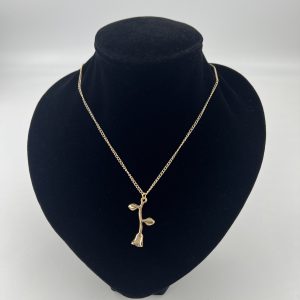 Chain and rose bud pendant