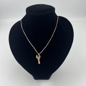 Fine cable chain with key pendant